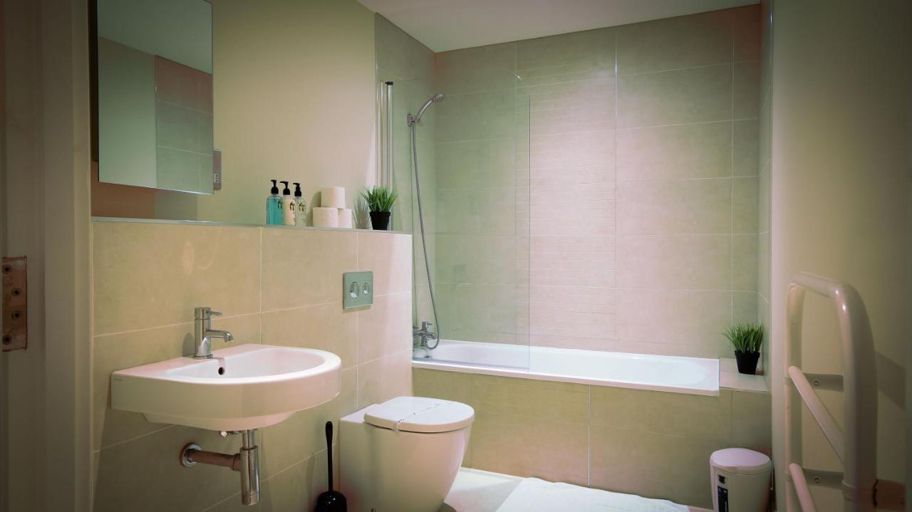 Superb City Center 1 Or 2 Bedroom Apts King Bed Southampton Exterior photo